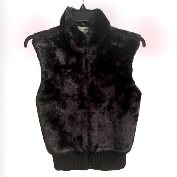 Tiara Jackets & Blazers - Tiara Women's Faux Fur Zip Vest